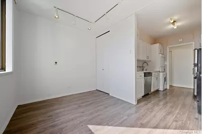 27110 Grand Central Parkway #30R, Floral Park, NY 11005 - Photo 11