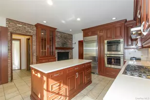 18 Lighthouse Rd, Great Neck, NY 11024 - Photo 9