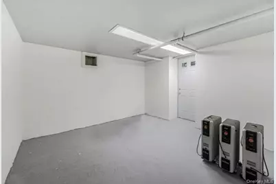 69 Waring Place, Yonkers, NY 10703 - Photo 17