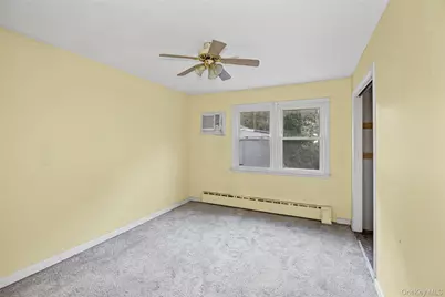 10 West Street, Middle Island, NY 11953 - Photo 19