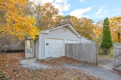 10 West Street, Middle Island, NY 11953 - Photo 33