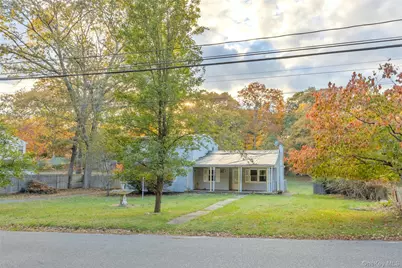 10 West Street, Middle Island, NY 11953 - Photo 5