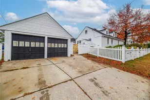 801 Park Ave, Westbury, NY 11590 - Photo 19