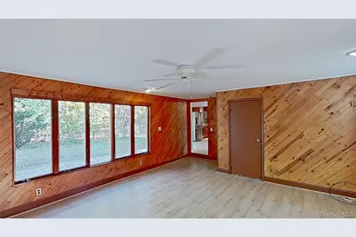 25 Hawthorne Street, Mount Sinai, NY 11766 - Photo 13