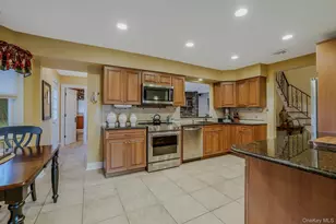 89 Walnut St, Lake Grove, NY 11755 - Photo 9