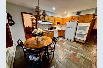 8 Rope Court, Melville, NY 11747 - Photo 5