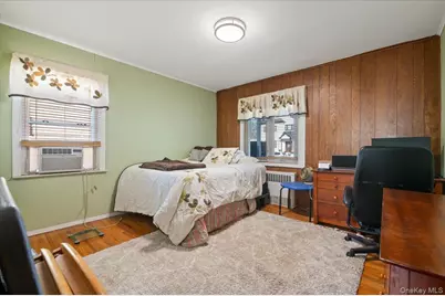 132 E Cherry Street, Floral Park, NY 11001 - Photo 15