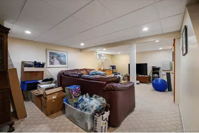 132 E Cherry Street, Floral Park, NY 11001 - Photo 23