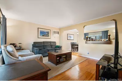 132 E Cherry Street, Floral Park, NY 11001 - Photo 5