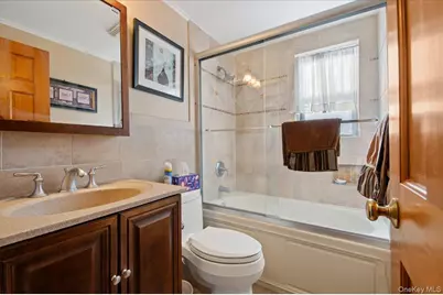 132 E Cherry Street, Floral Park, NY 11001 - Photo 13