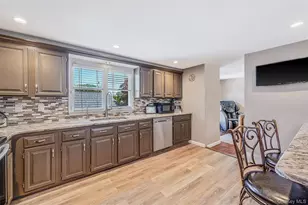 201 Oakland Ave, Deer Park, NY 11729 - Photo 31