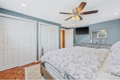201 Oakland Avenue, Deer Park, NY 11729 - Photo 35