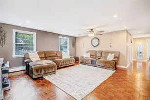 201 Oakland Ave, Deer Park, NY 11729 - Photo 27