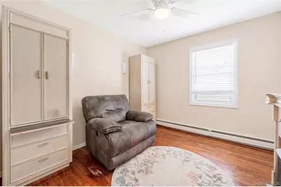 201 Oakland Avenue, Deer Park, NY 11729 - Photo 17