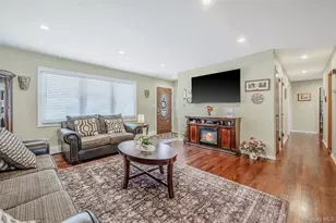 201 Oakland Ave, Deer Park, NY 11729 - Photo 5