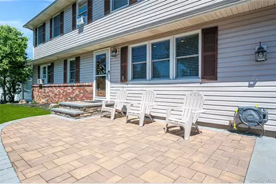 201 Oakland Avenue, Deer Park, NY 11729 - Photo 3