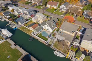 38 Bayside Pl, Amityville, NY 11701 - Photo 35