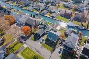 38 Bayside Pl, Amityville, NY 11701 - Photo 31