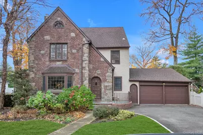 3 Station Road, Great Neck, NY 11023 - Photo 1