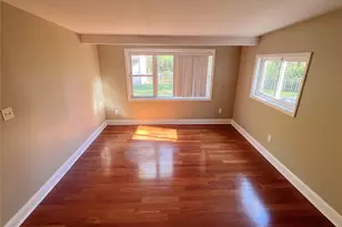 18 Chestnut Ln, Newburgh, NY 12550 - Photo 5