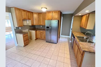 18 Chestnut Lane, Newburgh, NY 12550 - Photo 3