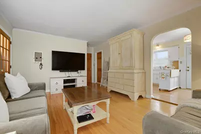 3805 Colonial Court, Seaford, NY 11783 - Photo 7