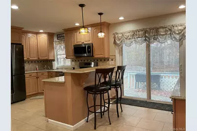 531 Boxwood Drive, Shirley, NY 11967 - Photo 9