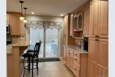 531 Boxwood Drive, Shirley, NY 11967 - Photo 7