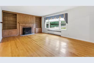 26 Paul Revere Lane, Centerport, NY 11721 - Photo 3