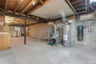 26 Paul Revere Ln, Centerport, NY 11721 - Photo 25