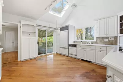 26 Paul Revere Lane, Centerport, NY 11721 - Photo 9