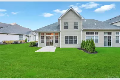 195 Belmont Circle, Yaphank, NY 11980 - Photo 5