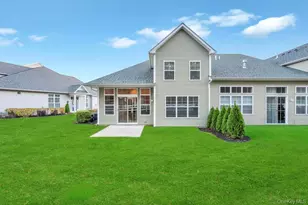 195 Belmont Cir, Yaphank, NY 11980 - Photo 5