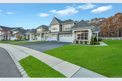 195 Belmont Circle, Yaphank, NY 11980 - Photo 3