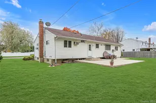 21 Yeoman Dr, East Northport, NY 11731 - Photo 15