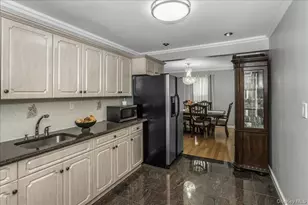 95 Norman St, New Hyde Park, NY 11040 - Photo 9