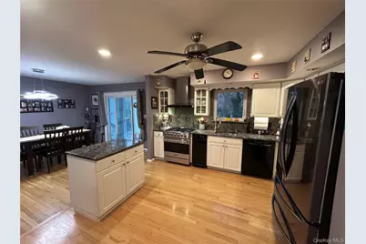 839 Pine Avenue, West Islip, NY 11795 - Photo 13