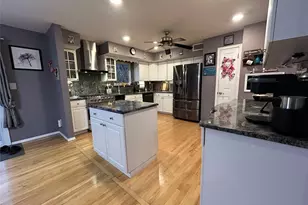 839 Pine Ave, West Islip, NY 11795 - Photo 11