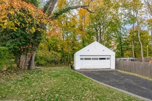 122 Liberty Ave, Port Jefferson, NY 11777 - Photo 23