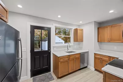 122 Liberty Avenue, Port Jefferson, NY 11777 - Photo 9