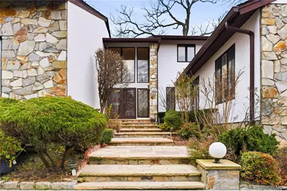 43 Bristol Drive, Manhasset, NY 11030 - Photo 3