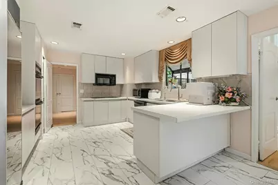 43 Bristol Drive, Manhasset, NY 11030 - Photo 19