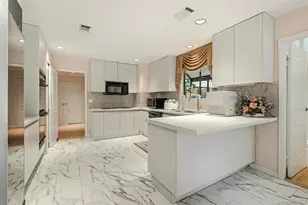 43 Bristol Dr, Manhasset, NY 11030 - Photo 19