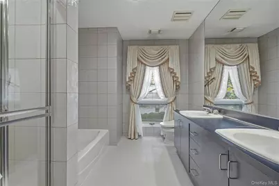 43 Bristol Drive, Manhasset, NY 11030 - Photo 33