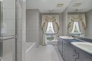 43 Bristol Dr, Manhasset, NY 11030 - Photo 33