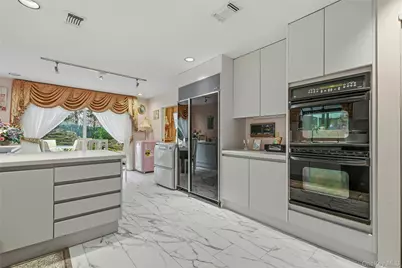 43 Bristol Drive, Manhasset, NY 11030 - Photo 21