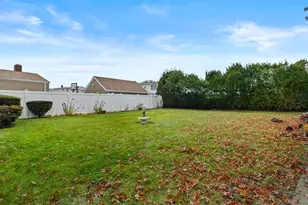 107 Rose Dr, East Meadow, NY 11554 - Photo 21