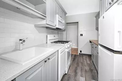 4 Lawrence Drive #C, White Plains, NY 10603 - Photo 13