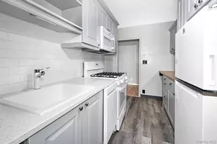 4 Lawrence Dr, White Plains, NY 10603 - Photo 13