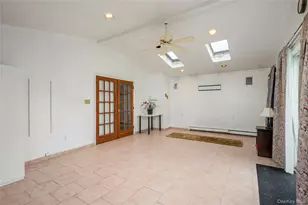 68 Myles Ave, Levittown, NY 11756 - Photo 17